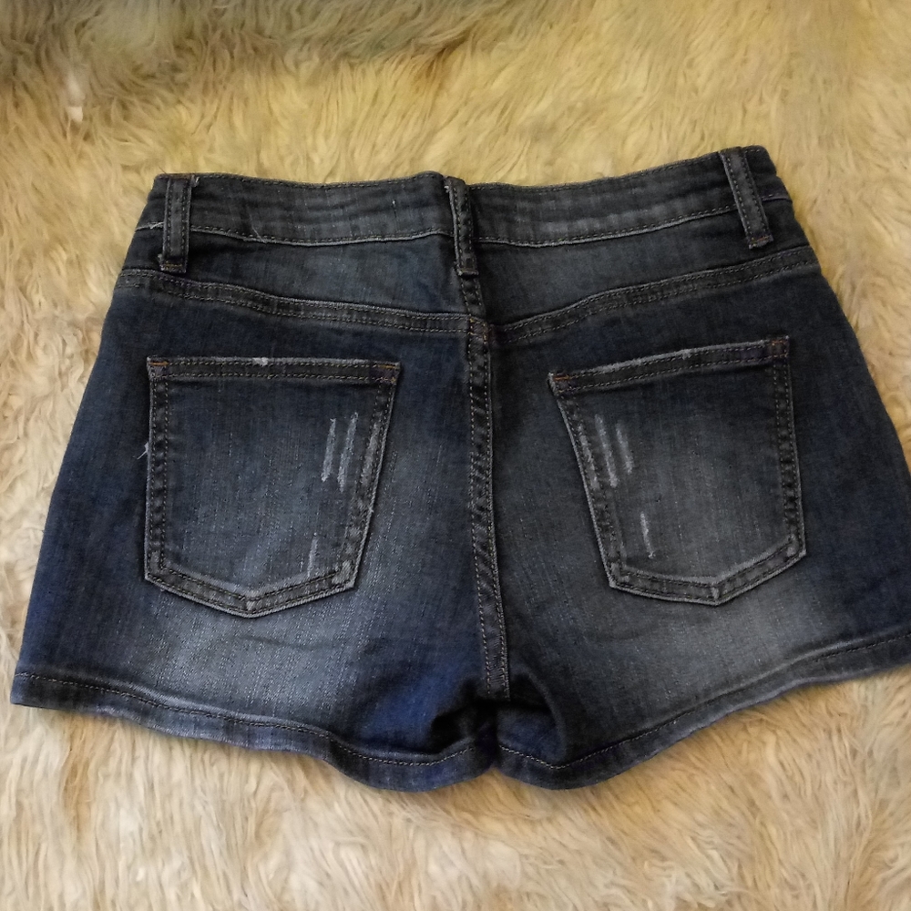 HERPER Floral Embroidered Jean Shorts Size 28 - Picture 3 of 7